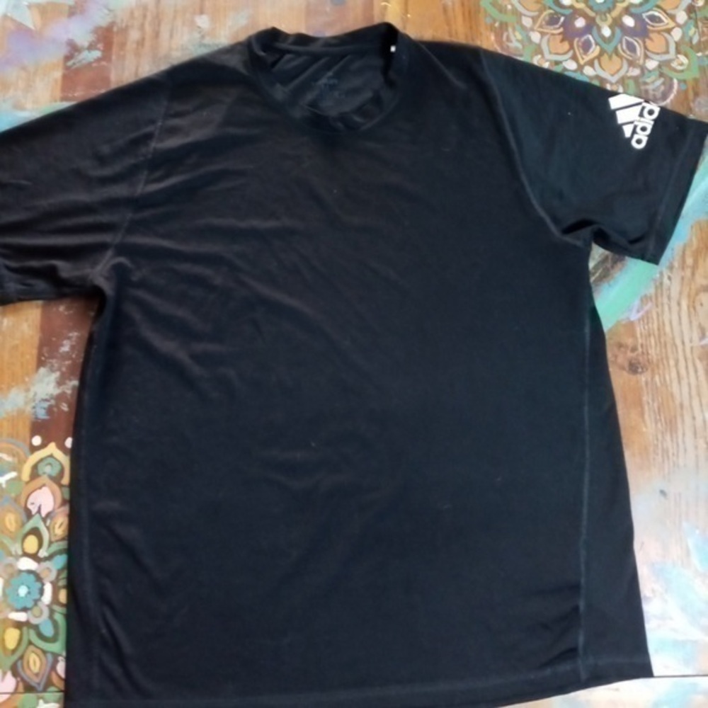 *Classic Adidas black and white t shirt in a size Medium unisex